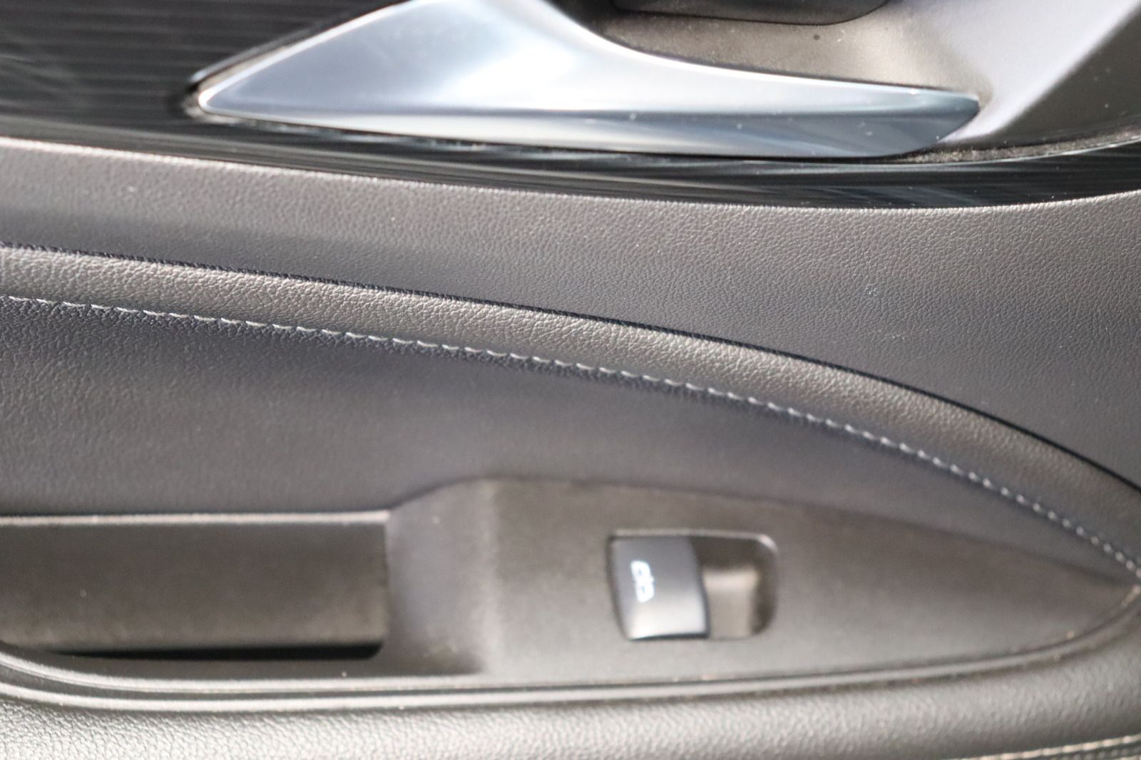 Fahrzeugabbildung Opel Insignia Grand Sport 4x4 * AHK