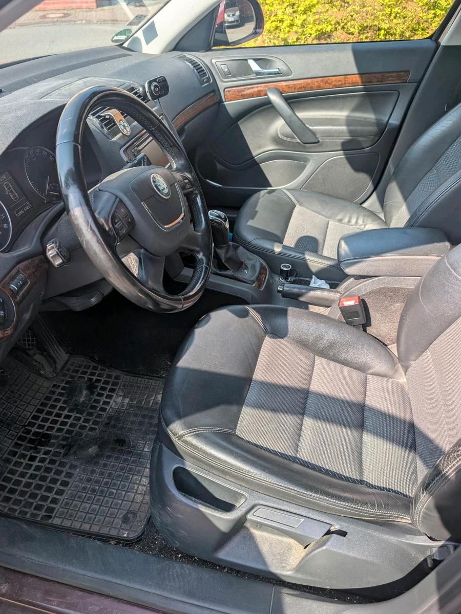 Skoda Octavia 2012 — interior