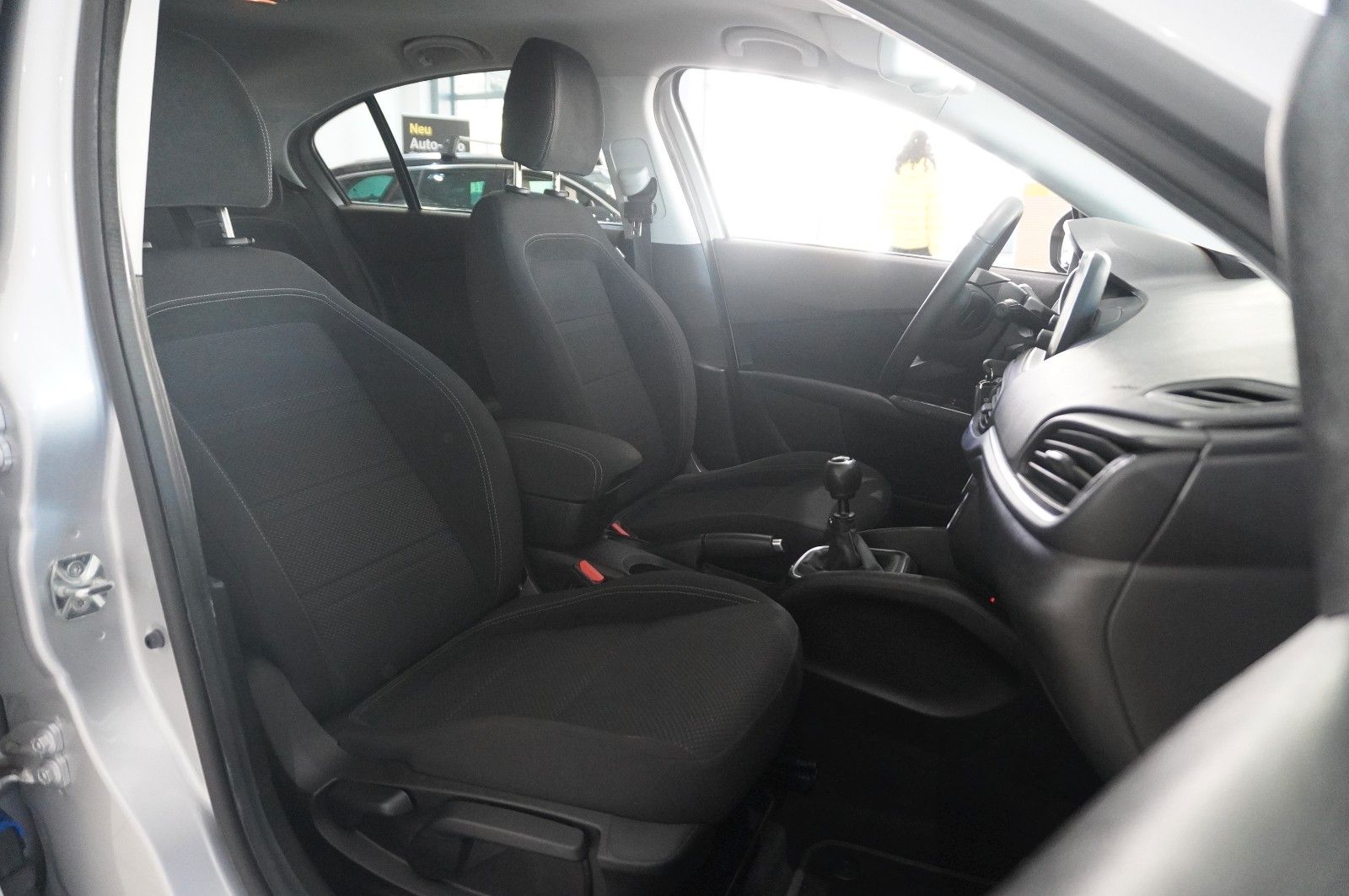 Fahrzeugabbildung Fiat Tipo 1.6D LIM. LOUNGE NAVI/LED/KAMERA/SHZ/TEMP.