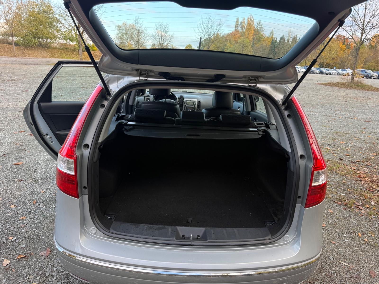 Hyundai i30 2009 — photo 8