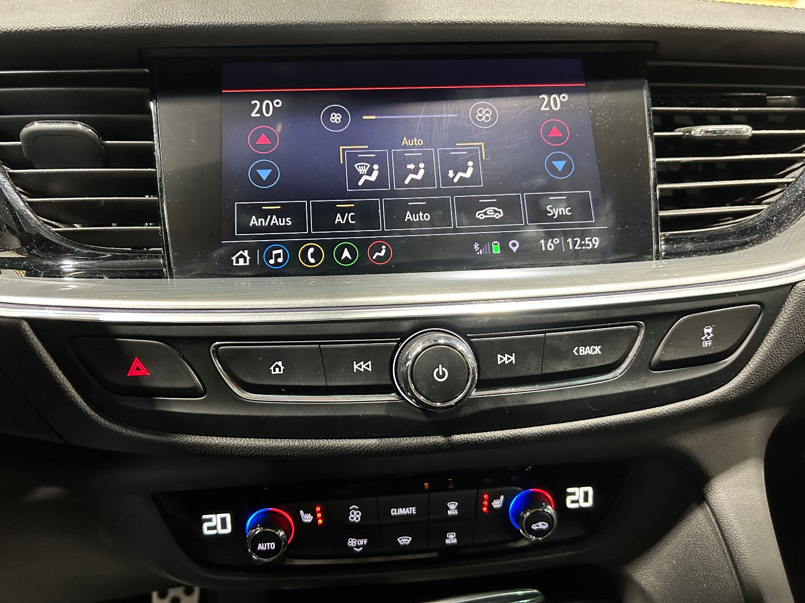 Fahrzeugabbildung Opel Insignia B Sports Tourer Ultimate/8-FACH/APPLE/