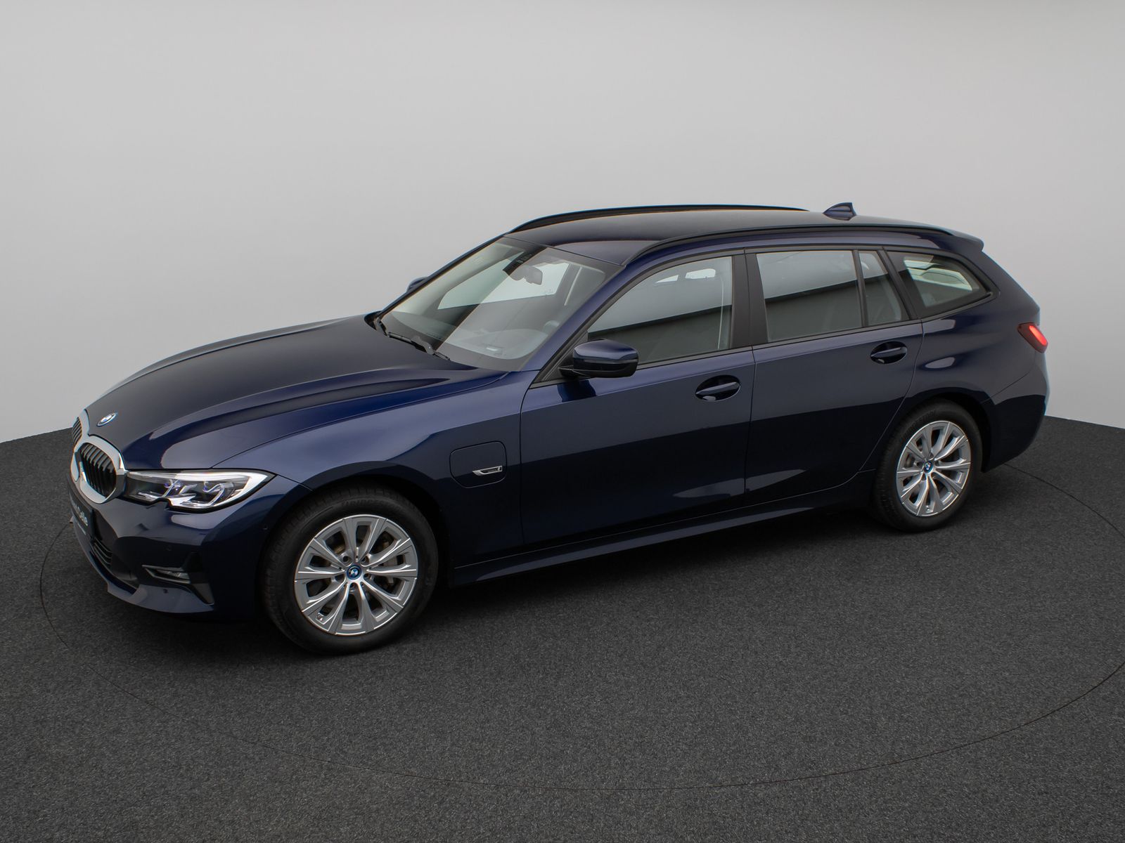 Fahrzeugabbildung BMW 330e Laser HUD DAB PDC Stop&Go Komfort Alarm