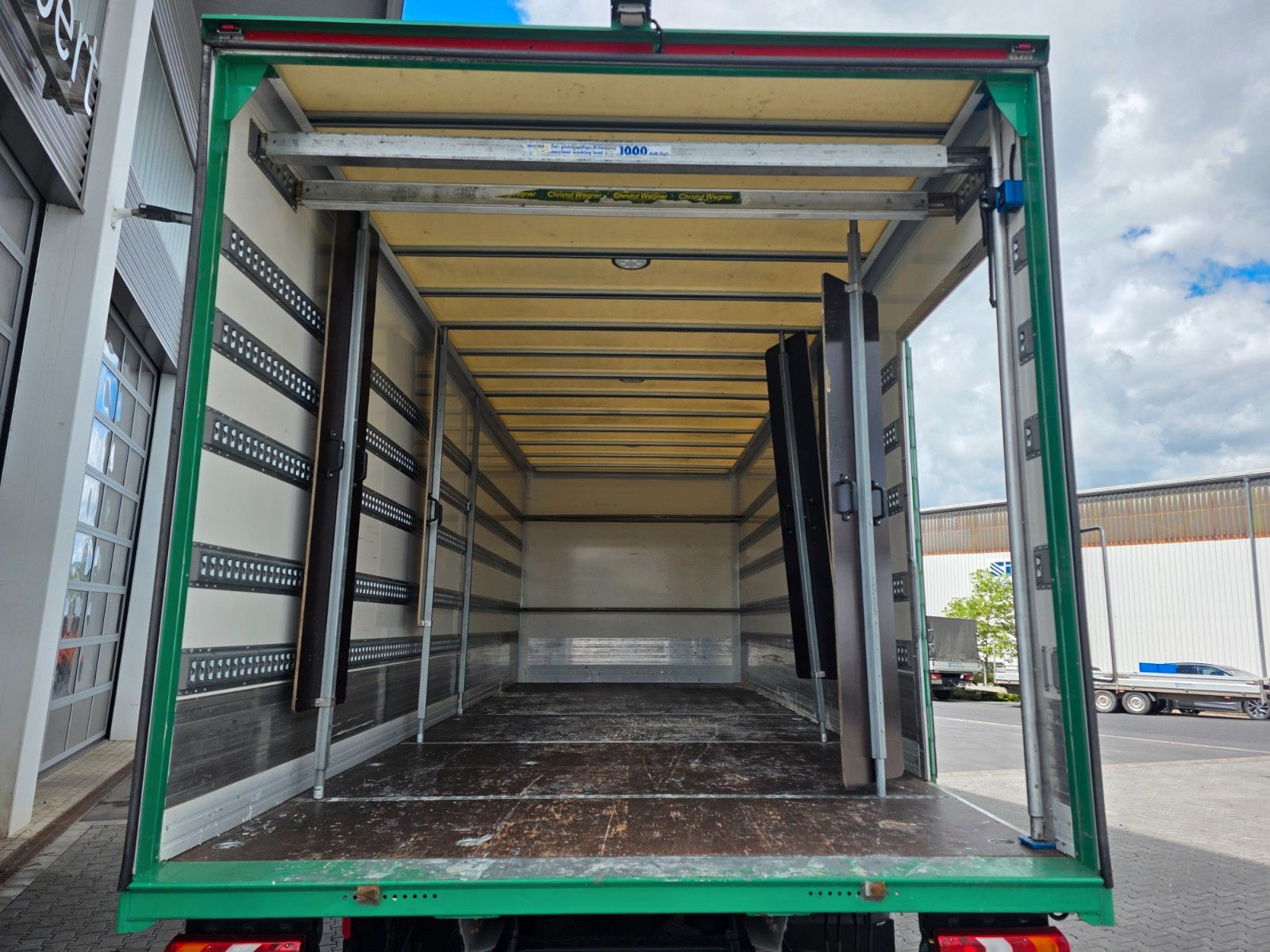 Fahrzeugabbildung Mercedes-Benz Atego 1524 L LBW 2.000kg Tür Kamera Spoiler