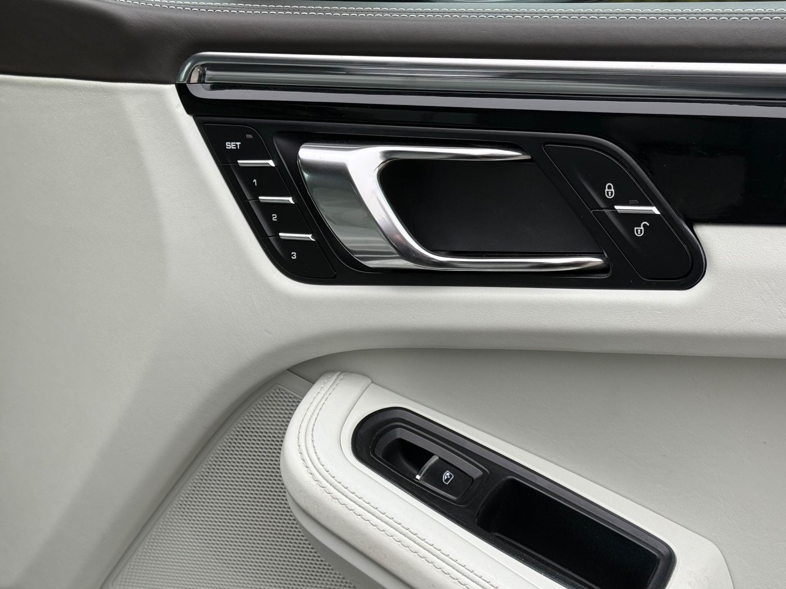 Porsche Macan Turbo 3.6-Chrono/Bose/21 ZOLL-Alcantara foto 48