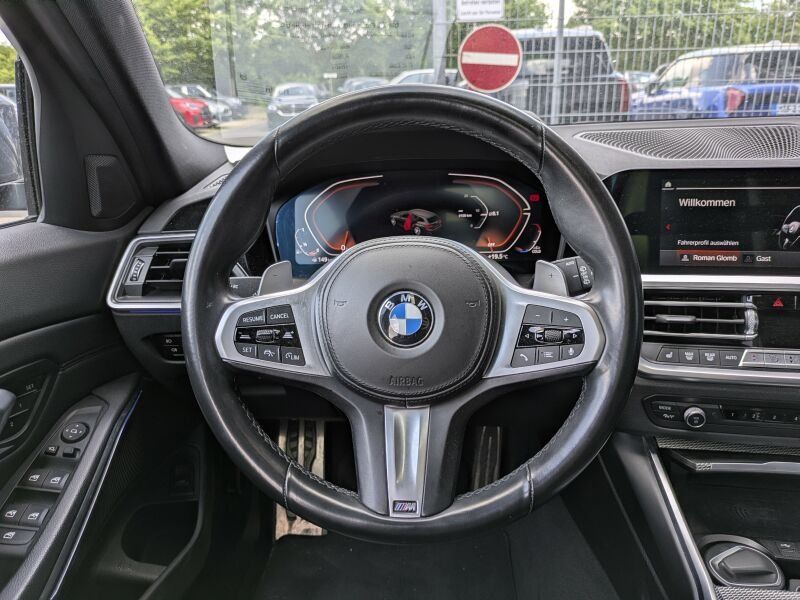 BMW 320i Tour. M Sport Laser. Glasdach. Park.Ass. foto 8