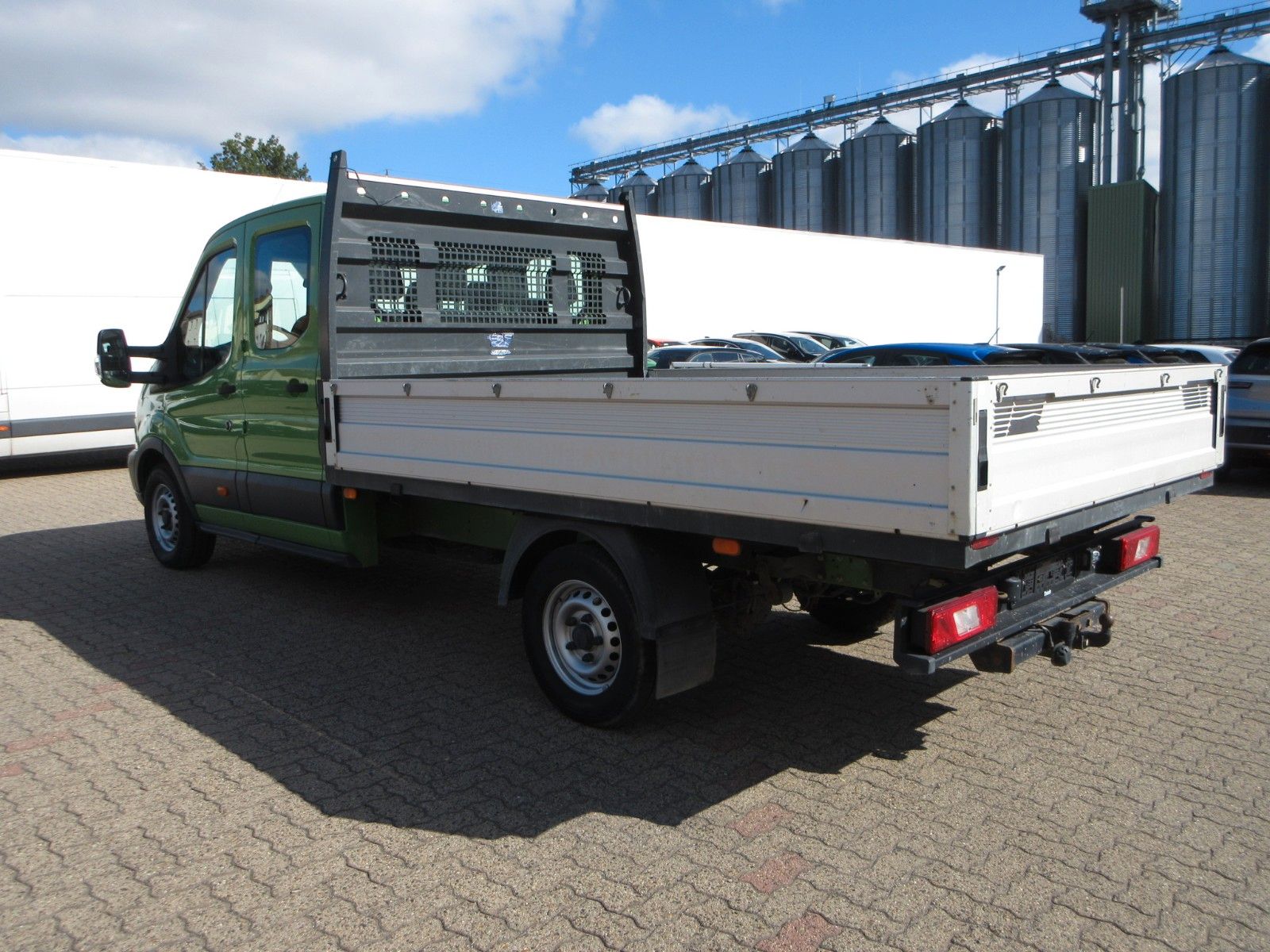 Fahrzeugabbildung Ford Transit Pritsche 350 L4 DoKa/AHK 3,5 to/7-Sitz
