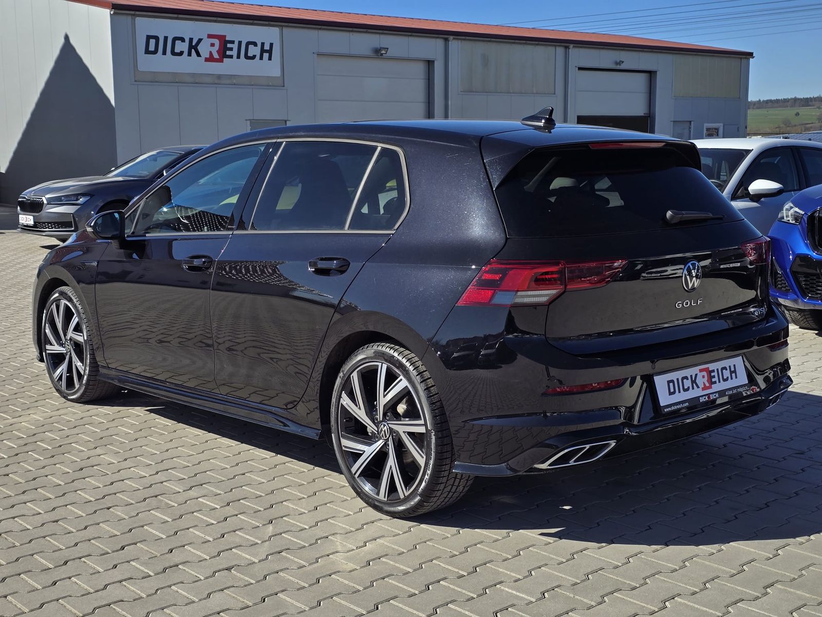Fahrzeugabbildung Volkswagen Golf 1.5 TSI R-Line PANO*LED*ACC*KAMERA*PremNAVI