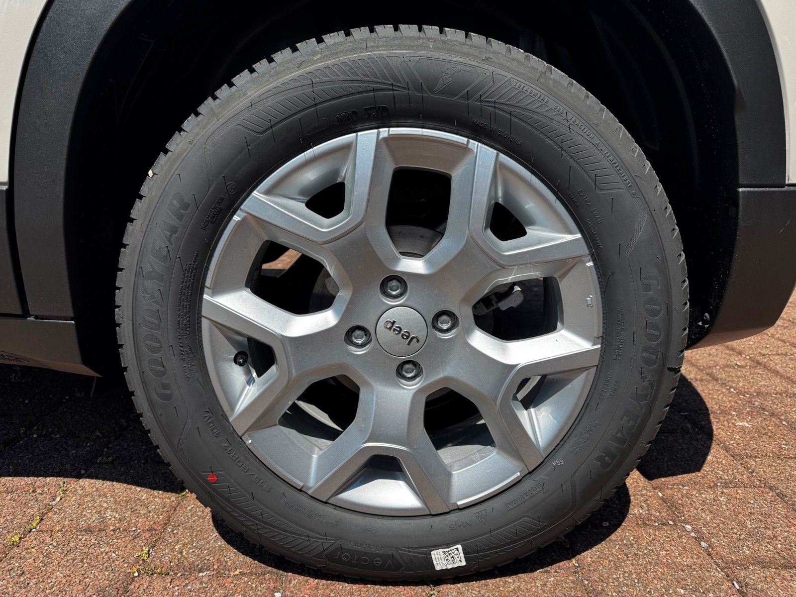 Fahrzeugabbildung Jeep Avenger 1.2 Automatik Altitude Navi Kamera Sitzh