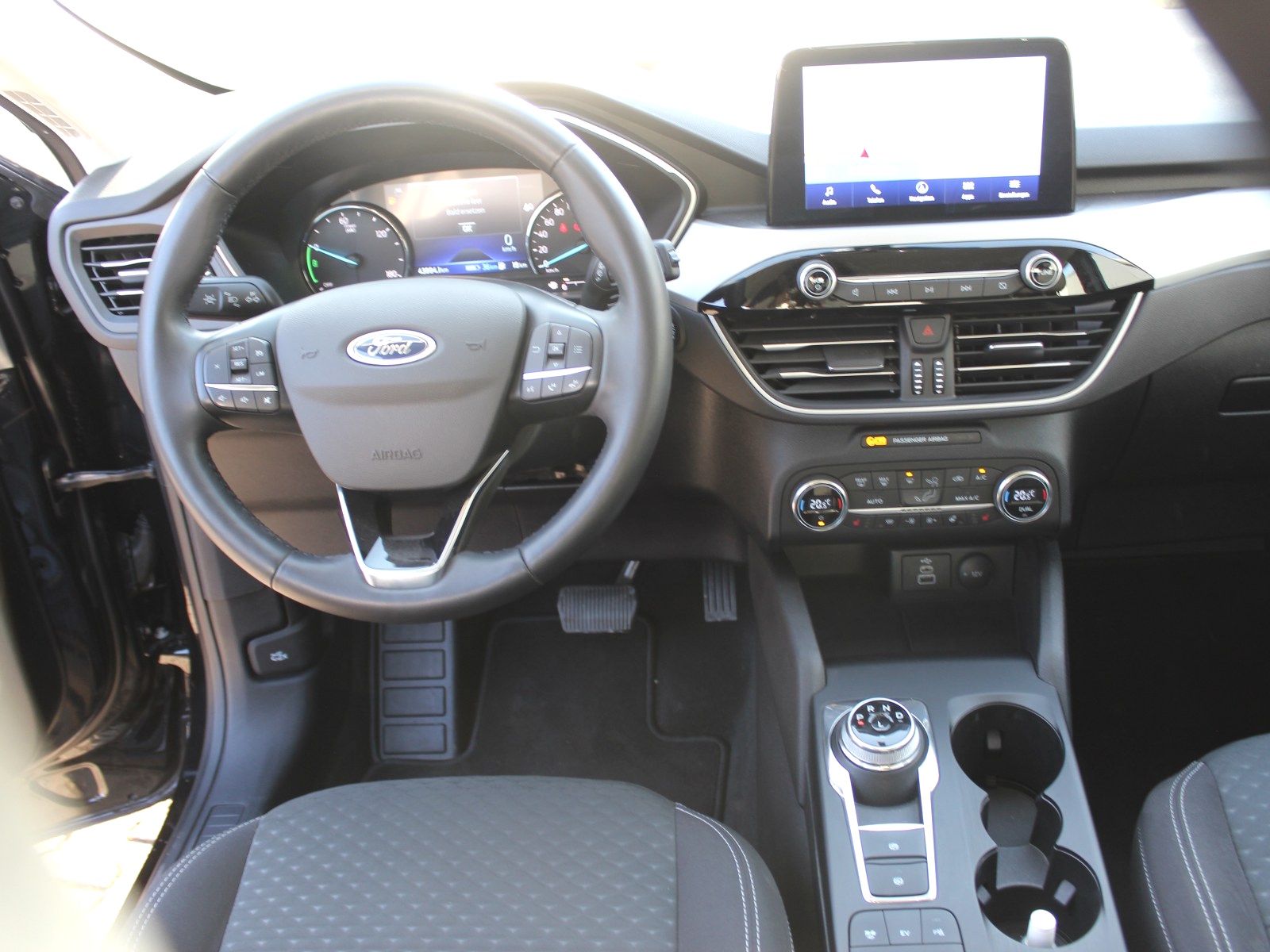 Fahrzeugabbildung Ford Kuga Plug-In Hybrid Cool & Connect 2,5 Duratec