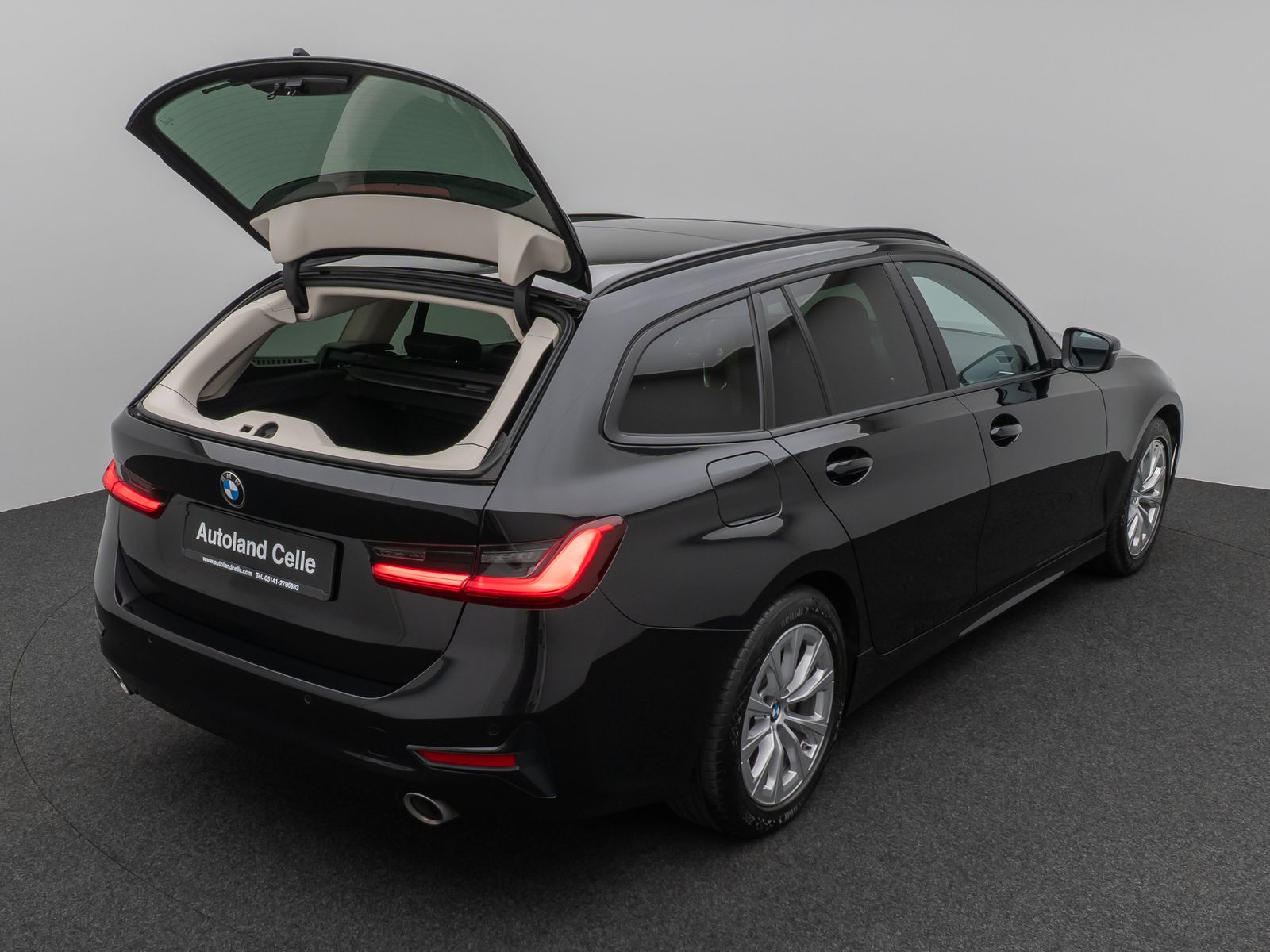 Fahrzeugabbildung BMW 330i Panorama Komfort Leder Sportsitz Stop&Go