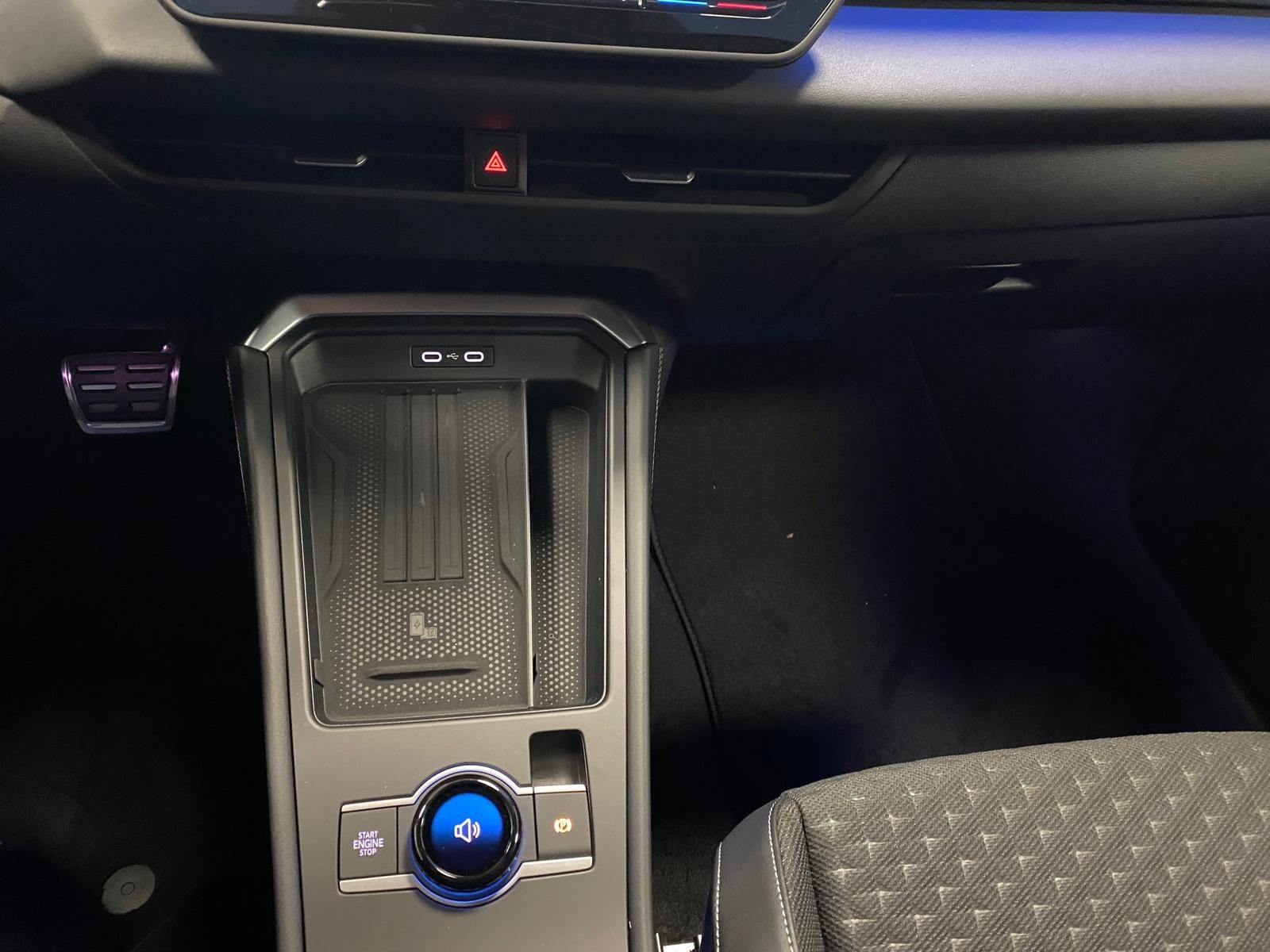 Fahrzeugabbildung Volkswagen T-Roc 1.5 eTSI R-Line NEUES MODELL AHK+ACC+KAMER