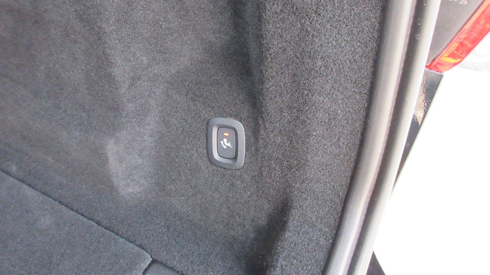 Fahrzeugabbildung Volvo XC 60 B4 Plus Bright 2WD