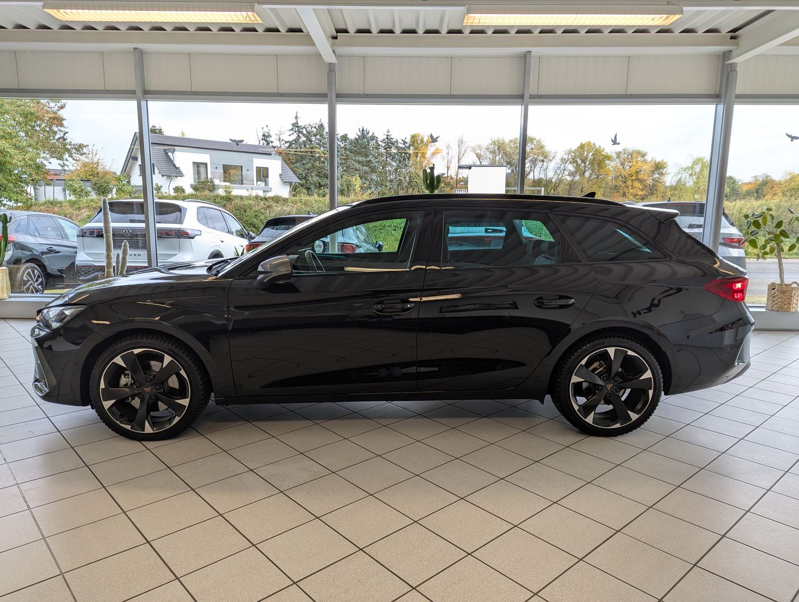 CUPRA Leon 2.0 TDI Intelligent-Dynamic-Edge-Pake Cam - Image 4