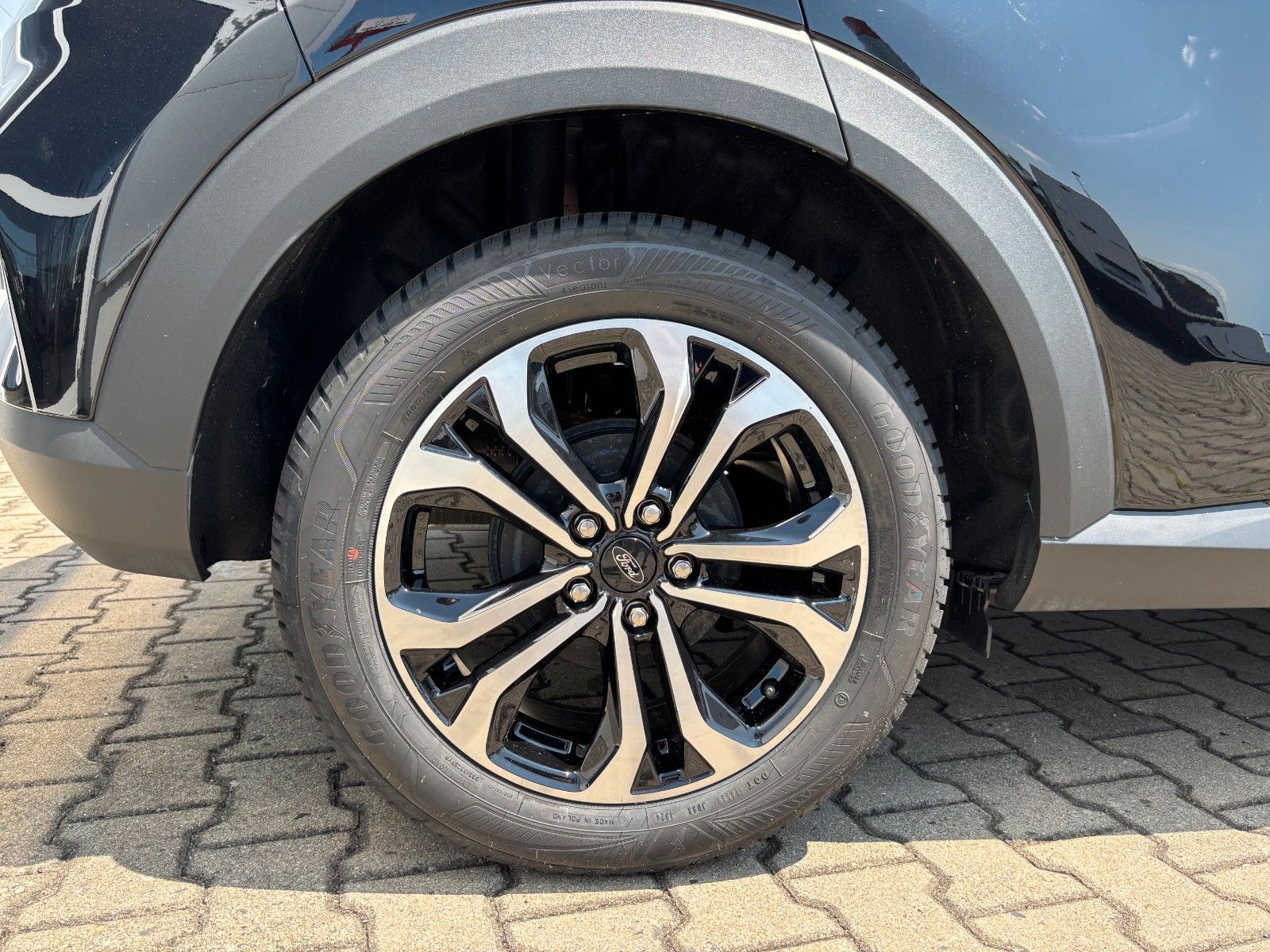Fahrzeugabbildung Ford Puma Titanium