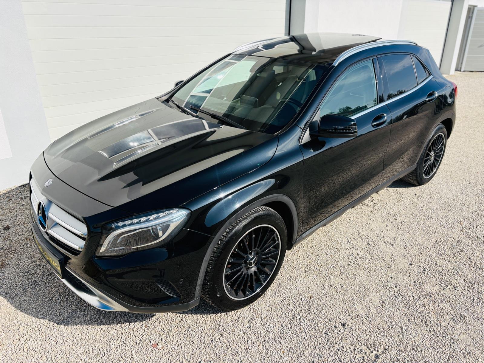 Mercedes-Benz GLA 180*URBAN*NAVI*PANORAMA*XENON*PDC*TOTWINKEL