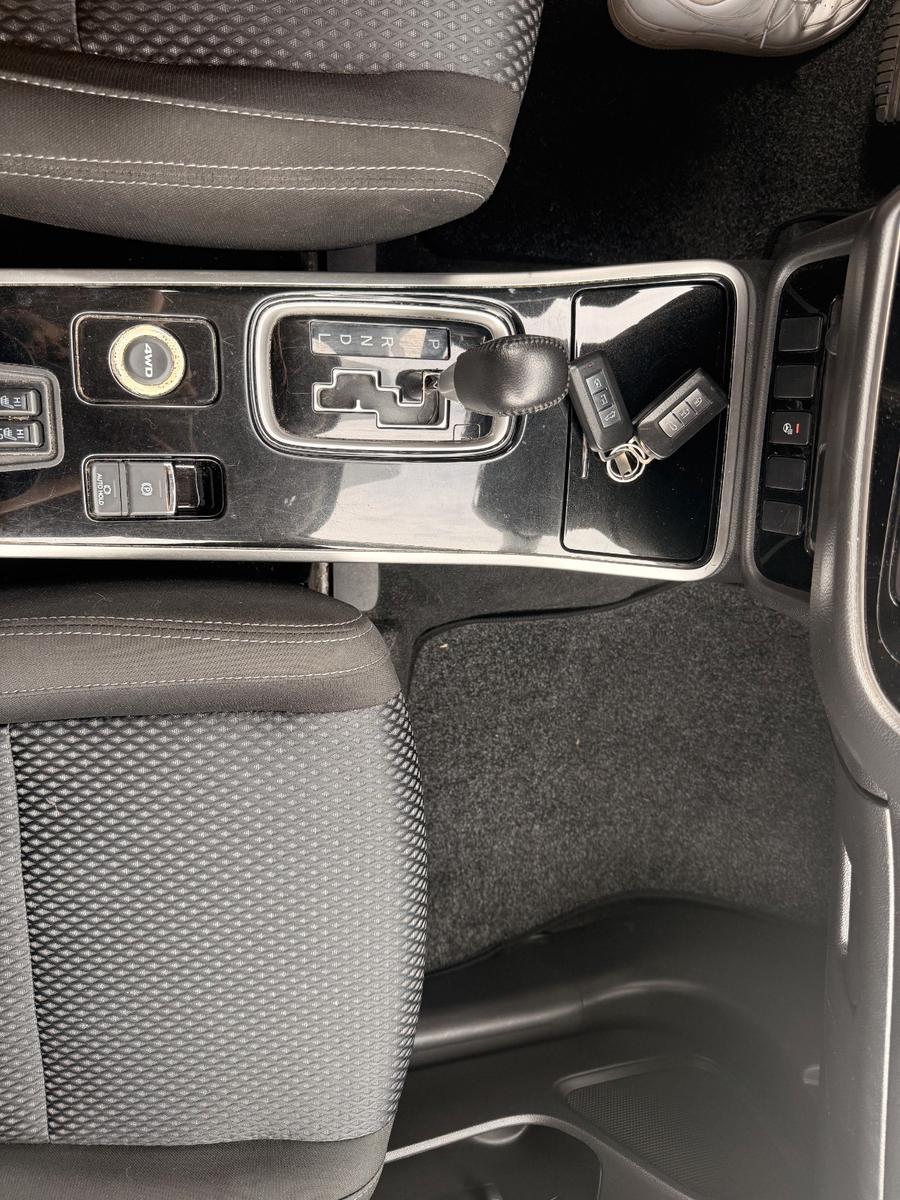 Mitsubishi Outlander Edition 100+ 4WD / Automatik/KAM/LHZ