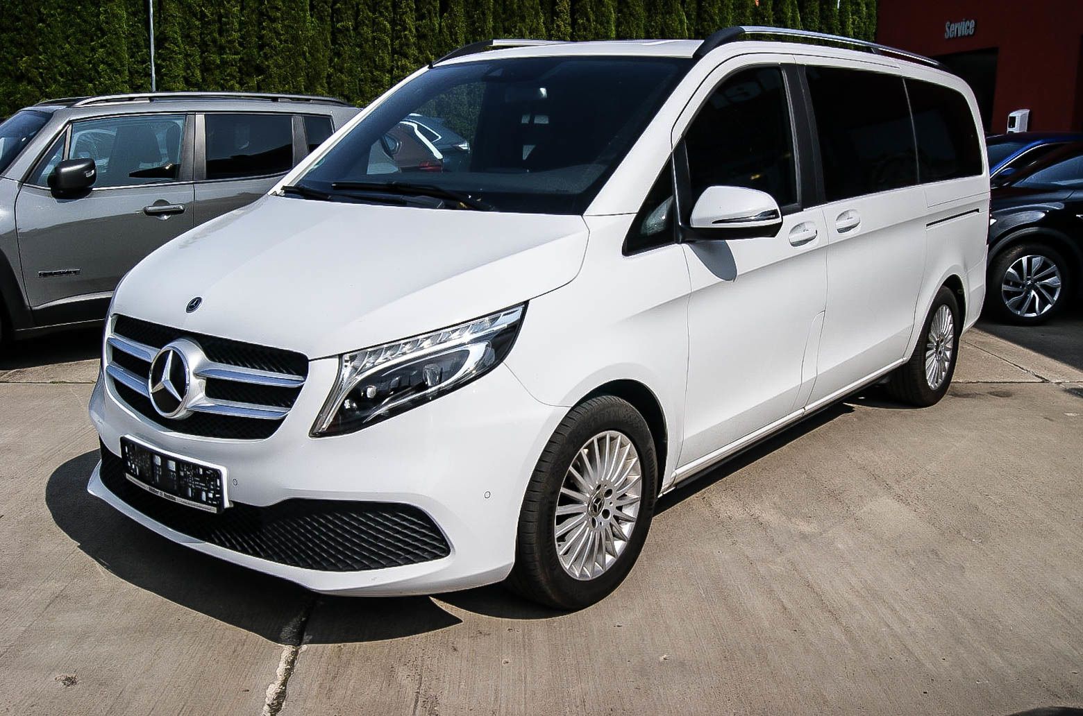 Fahrzeugabbildung Mercedes-Benz V 250 d EDITION lang MBUX 7-SITZE IQ-LED KAMERA