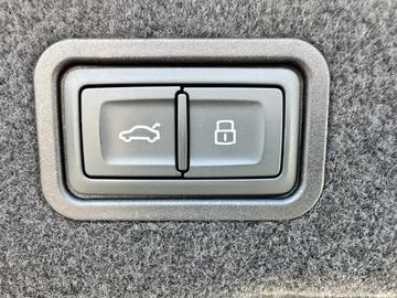 2022 AUDI A8 — миниатюра 23