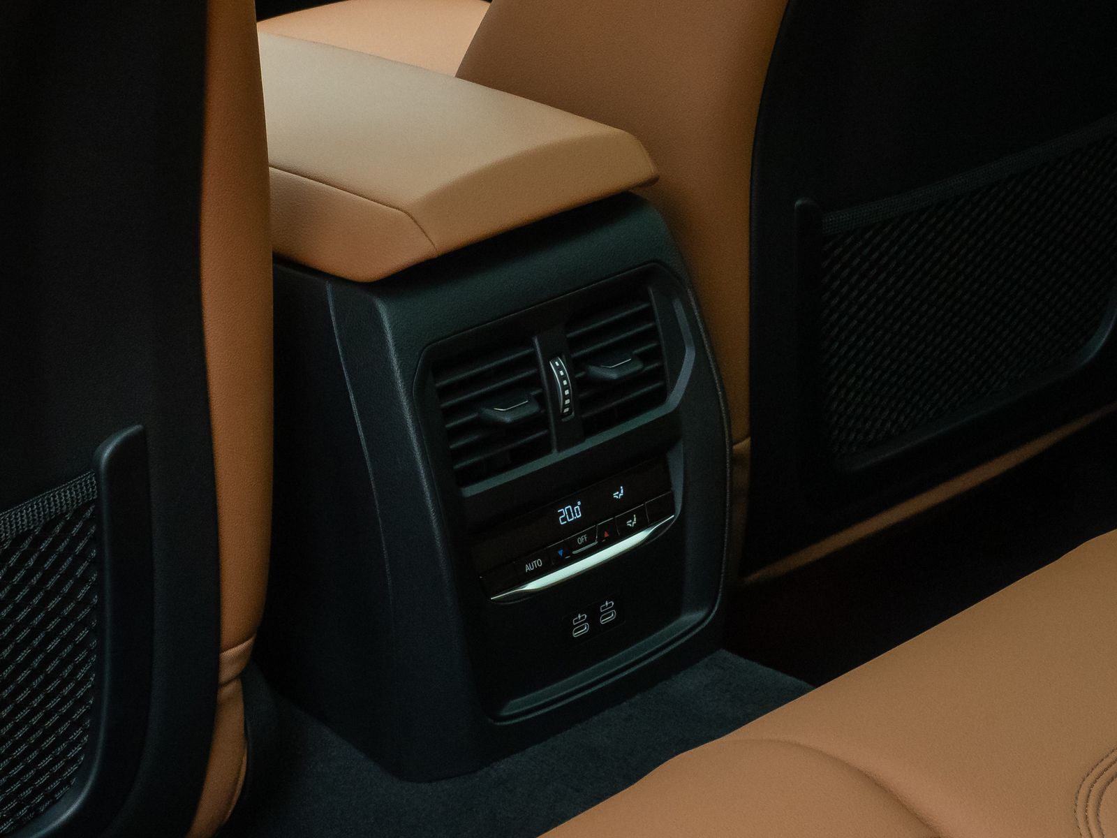 Fahrzeugabbildung BMW 330i xD M Sport Panorama Kamera HUD HiFi Komfort