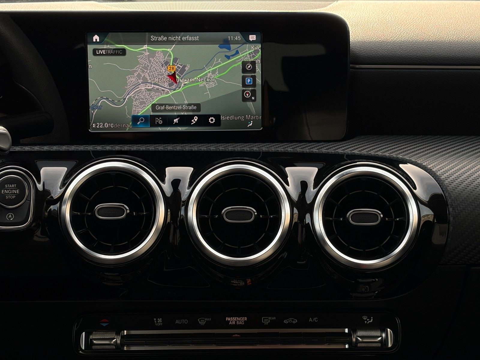 Fahrzeugabbildung Mercedes-Benz CLA 180 Shooting Brake TEMP CarPlay PDC SHZ