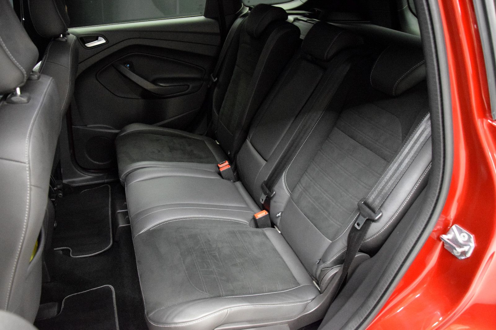 Fahrzeugabbildung Ford Kuga ST-Line Tempomat Kamera PDC Bi-Xenon el.Hkl