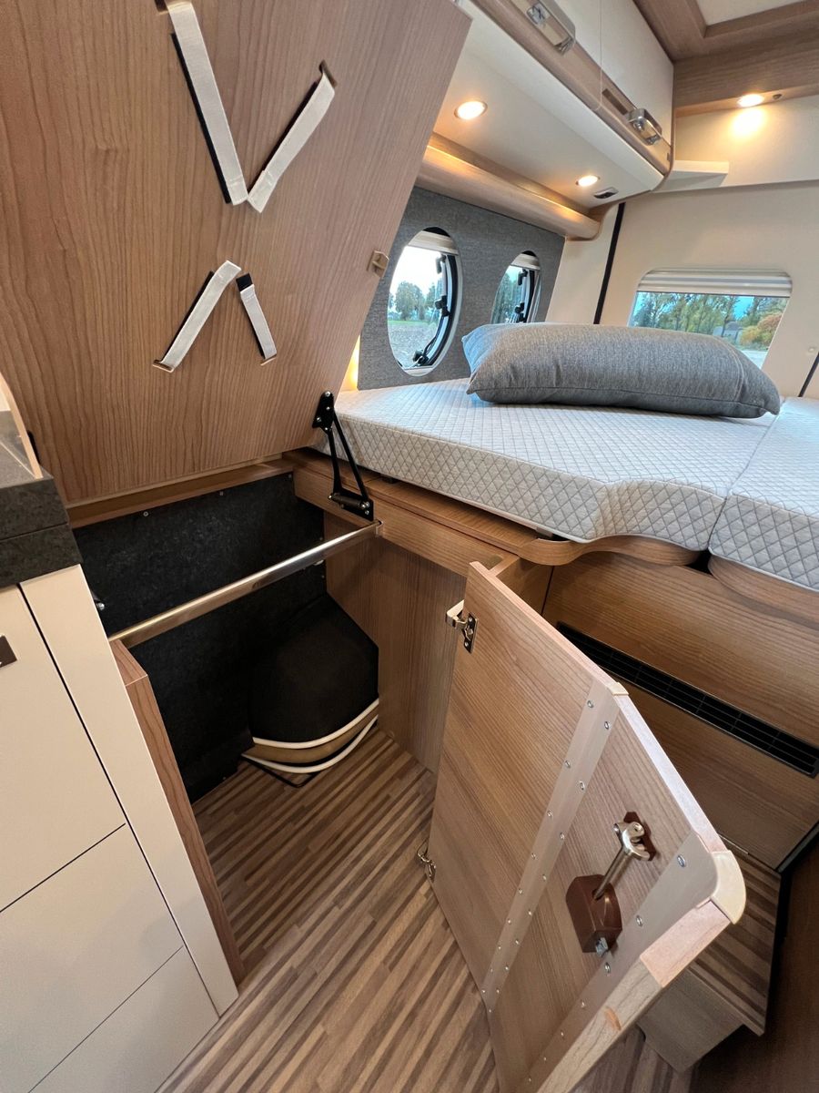 Fahrzeugabbildung Malibu Van first class - two rooms GT skyview 640 LE RB