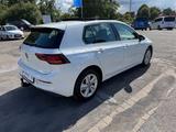 Volkswagen Golf VIII Lim. 1.5 eTSI Life Panorama/LED/AHK - mit Benzin-Antrieb: Schiebedach, Limousine