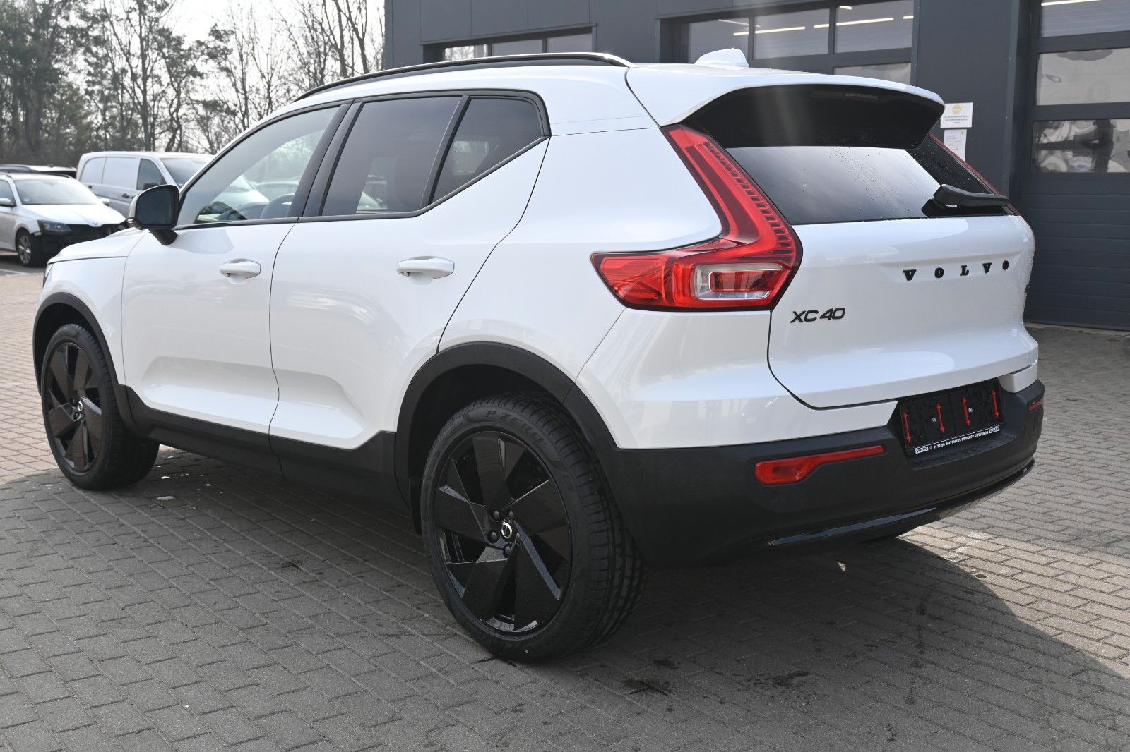 Fahrzeugabbildung Volvo XC40 B3 DKG Plus Black Edition*FSHZG*360*H&K*ACC
