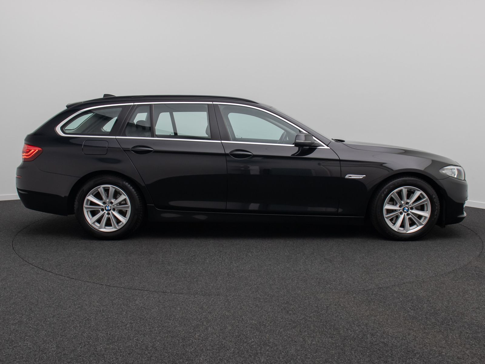 Fahrzeugabbildung BMW 530d NaviProf GeschwindigReg PDC Bi-Xenon Leder