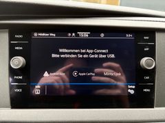 Fahrzeugabbildung Volkswagen T6.1 Multivan Family DSG Navi Standh ACC Cam AHK