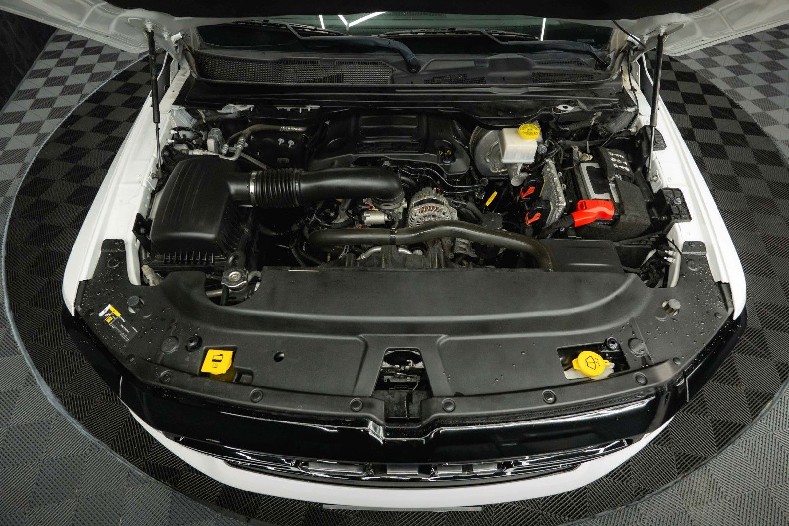 Fahrzeugabbildung Dodge RAM 5.7 V8 HEMI 4x4 OFFROAD Night-Paket *LED*