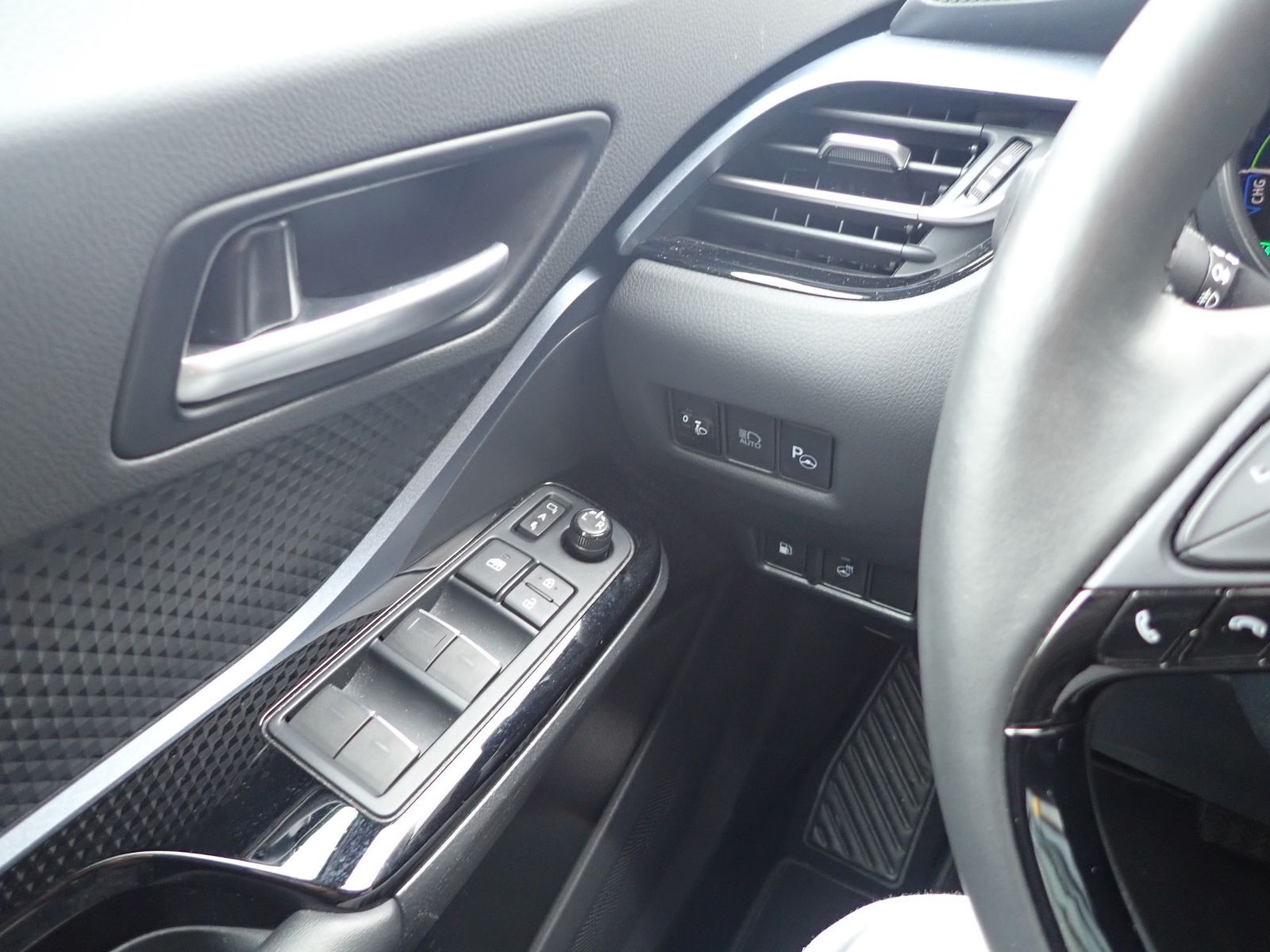 Fahrzeugabbildung Toyota C-HR Hybrid Team D 2.0