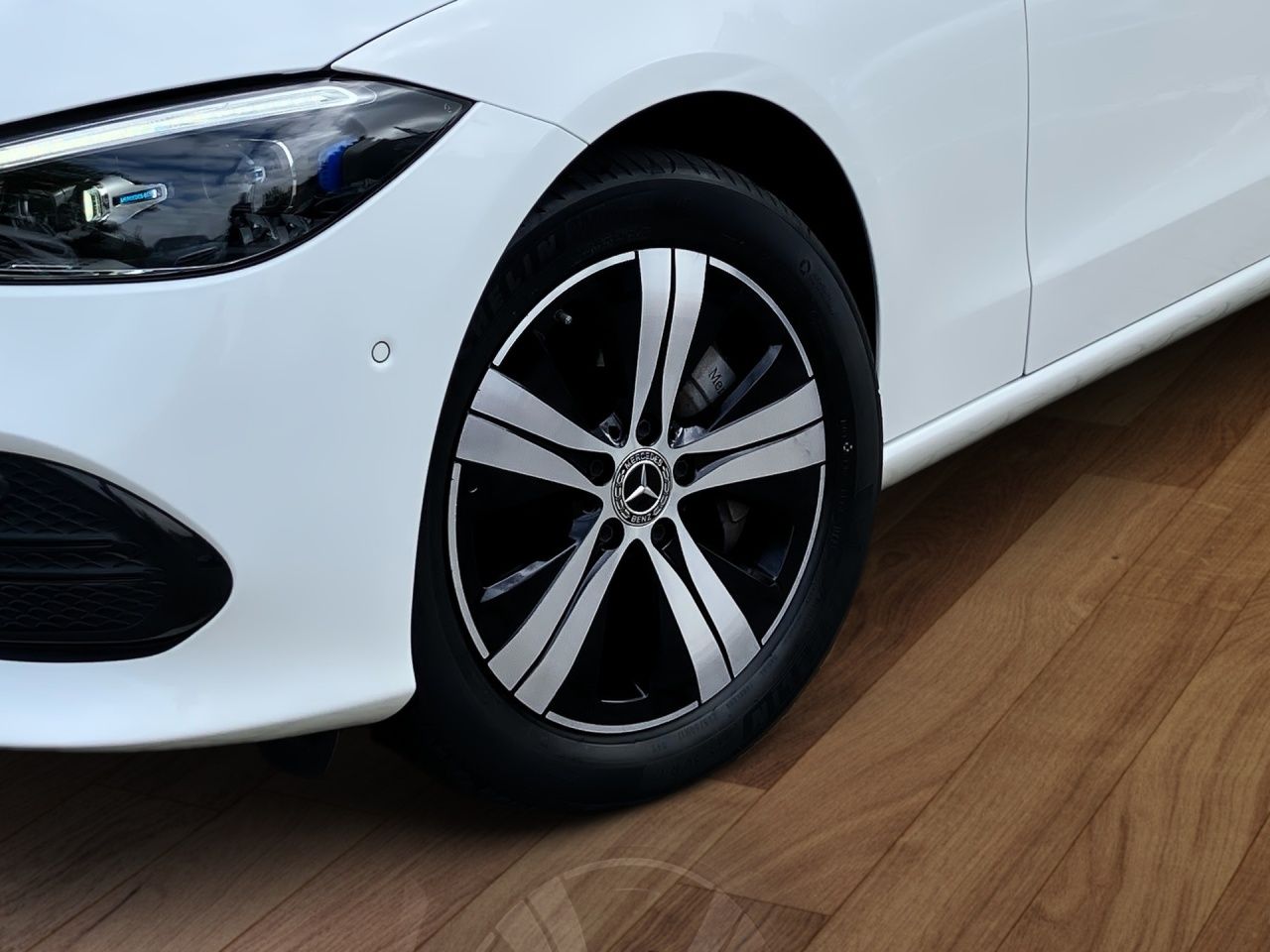 Fahrzeugabbildung Mercedes-Benz C 400 e 4M Avantgarde Pano DigitalL Burmester 36