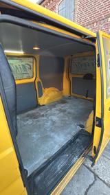 Volkswagen T5 Transporter mit 2 Schiebetüren, 3 Sitzen, PDC - Volkswagen T5: 3.2