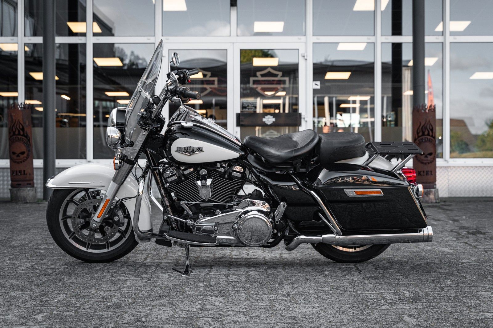 Fahrzeugabbildung Harley-Davidson ROAD KING POLICE FLHP TOURING - JEKILL&HYDE