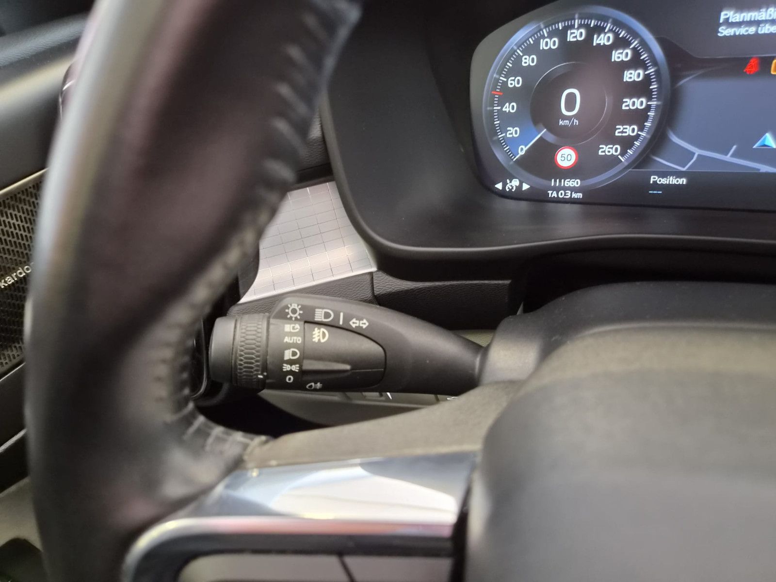 Fahrzeugabbildung Volvo XC 40Momentum AWD / H&K Sound / 1. Hand / S-HEFT