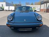 Porsche 911 Carrera 3,2 in Tannengrün metallic - Porsche aus 1989: 911 Carrera