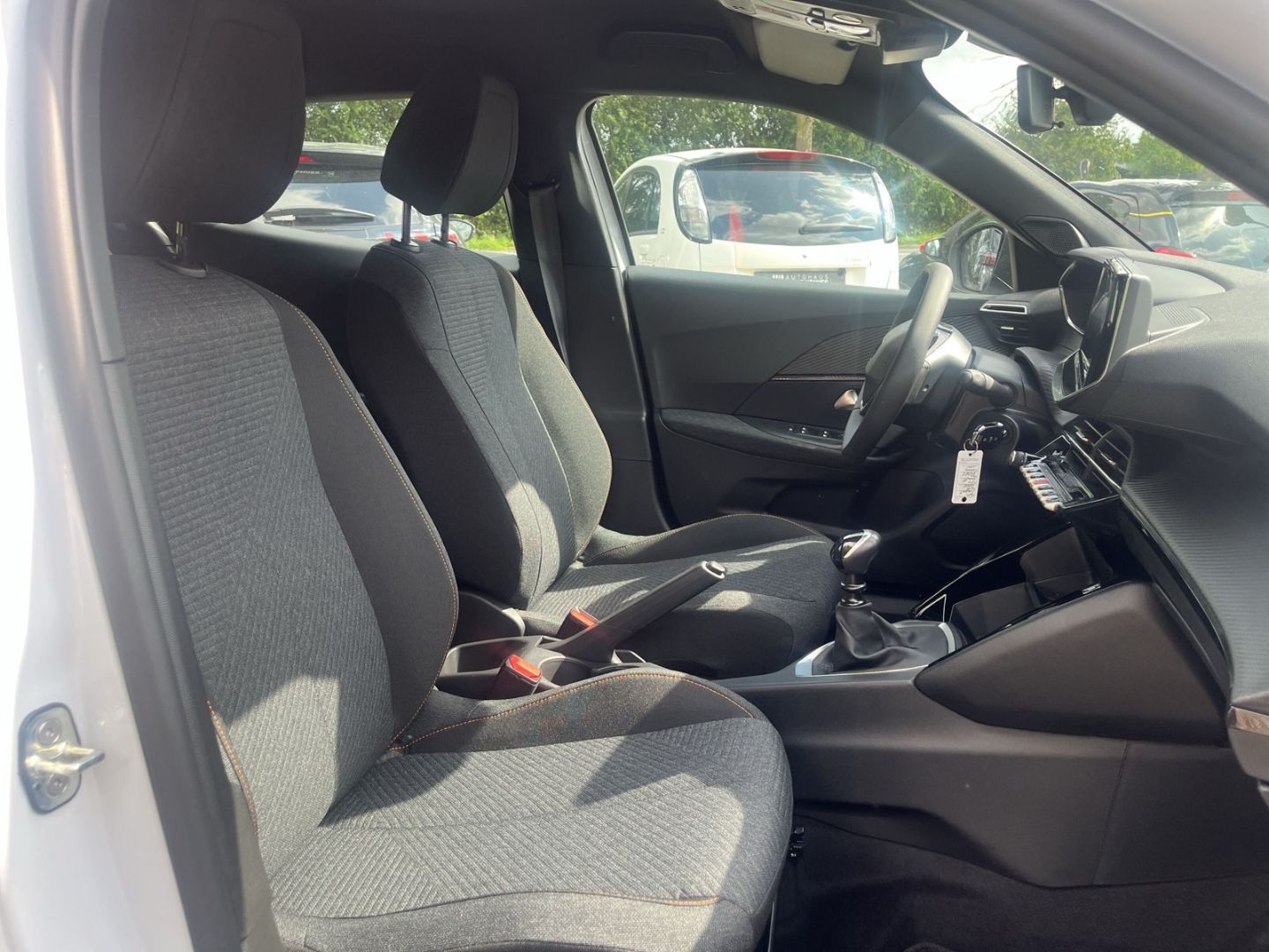 Fahrzeugabbildung Peugeot 2008 STYLE PureTech 100 CarPlay Klimaautom