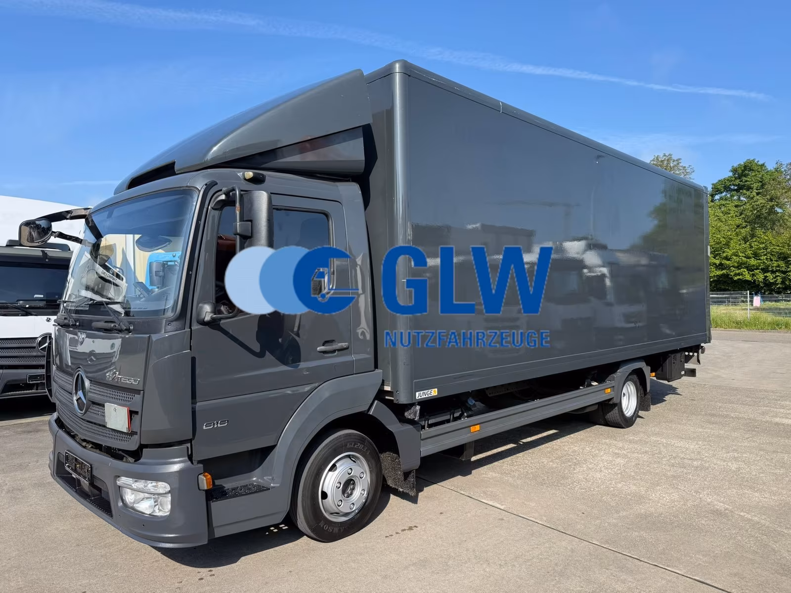 Mercedes-Benz ATEGO 818 L Koffer 7,20 m LBW 1 T*SEITENTÜR