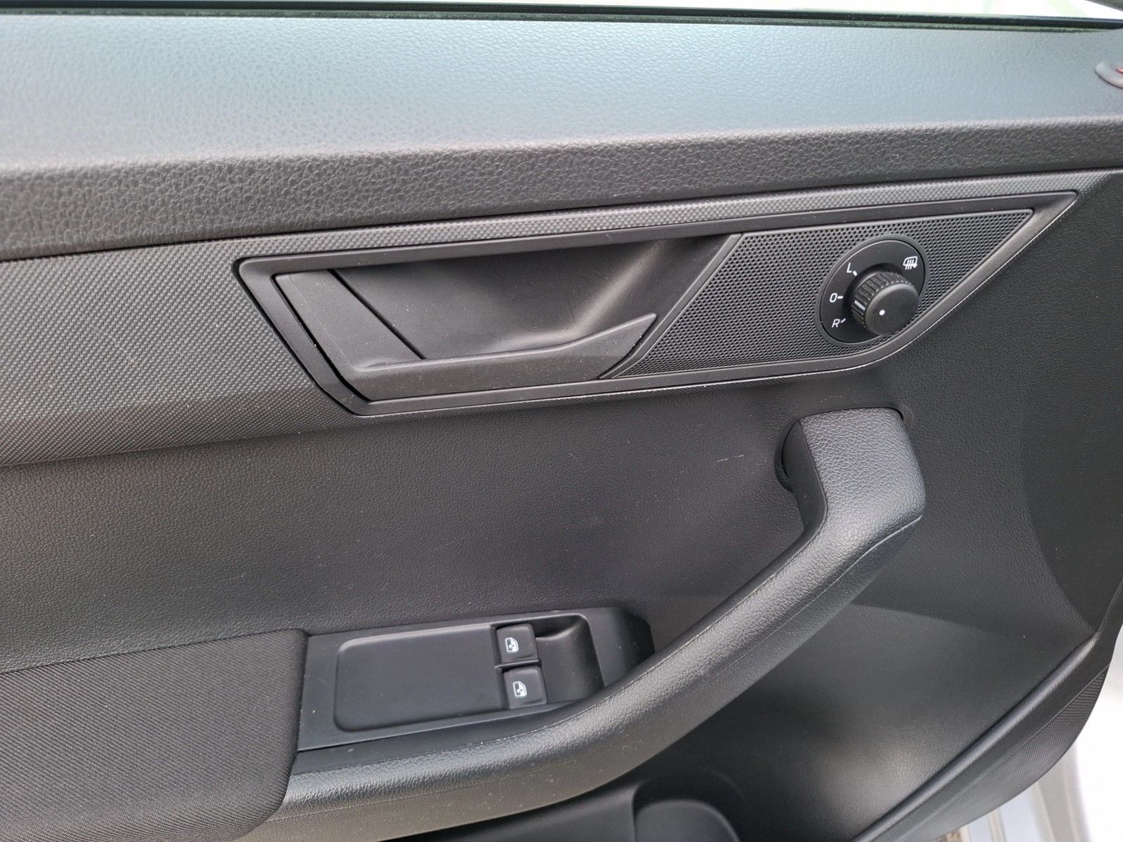 Fahrzeugabbildung SKODA Fabia 1.0 Cool-Plus Klima DAB PDC SH