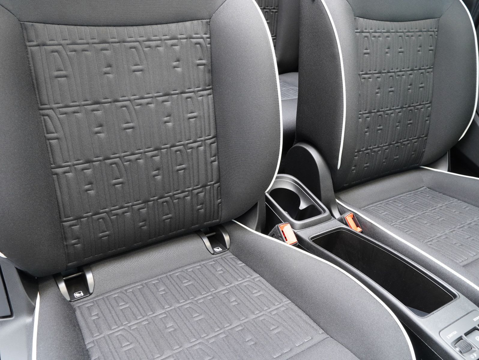 Fahrzeugabbildung Fiat 500e Cabrio 87KW/42kWh/DC-LADEN/CARPLAY/DAB