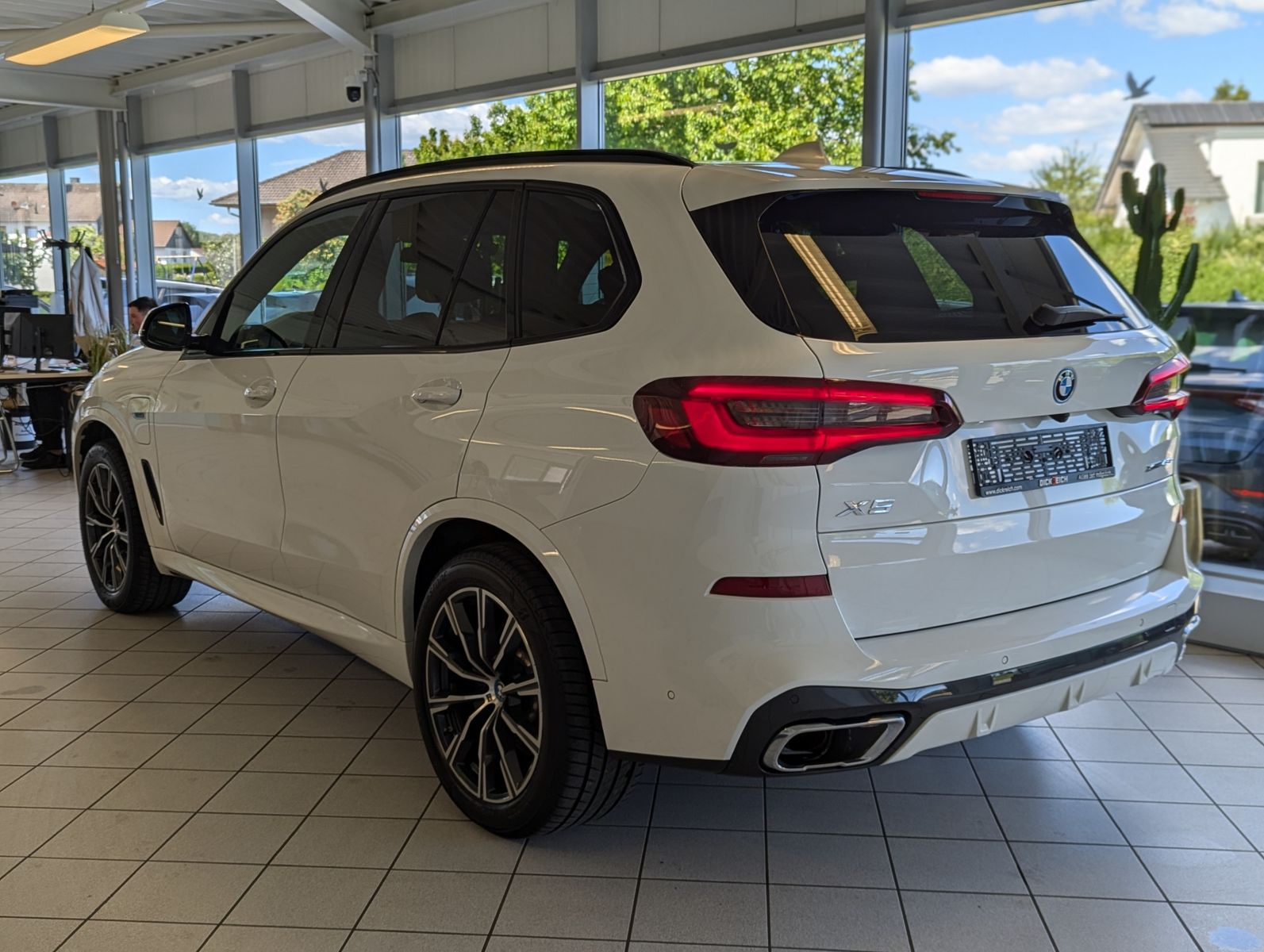 Vehicle illustration BMW X5 45 e xD M-Sport Pano Air Assist+ ACC 20&quot;