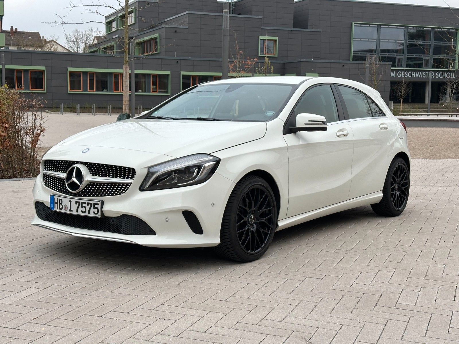 MERCEDES-BENZ A 180