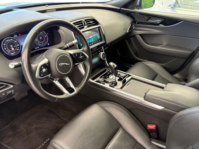Fahrzeugabbildung Jaguar XE D180 Black+1.Hand+Leder+360°+ACC+Schiebedach