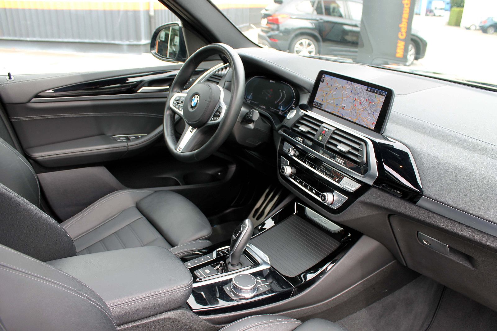 Fahrzeugabbildung BMW X3 xDr. 30e M-Sport ACC el.S. Live   HUD Pano HK