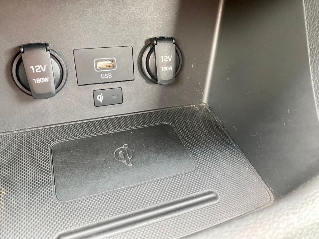 Fahrzeugabbildung Hyundai i30 1.0 AAC SHZ ALLWETTERREIFEN ALU KAMERA PDC