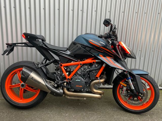 KTM 1290 SUPERDUKE R EVO 2023 1. Hand mit TechPack