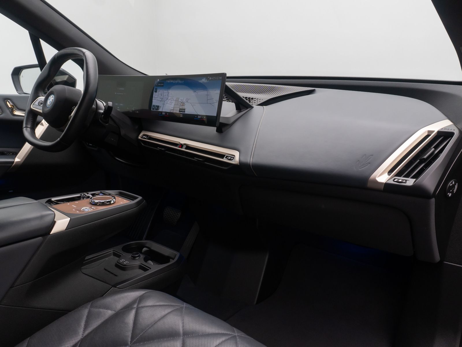 Fahrzeugabbildung BMW iX xD50 Sport Panoram 360&deg;DAB H/K AHK SoftCL 22"