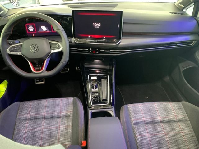 Fahrzeugabbildung Volkswagen Golf GTI 2,0 TSI DSG DCC AHK H&K AREA VIEW HUD M