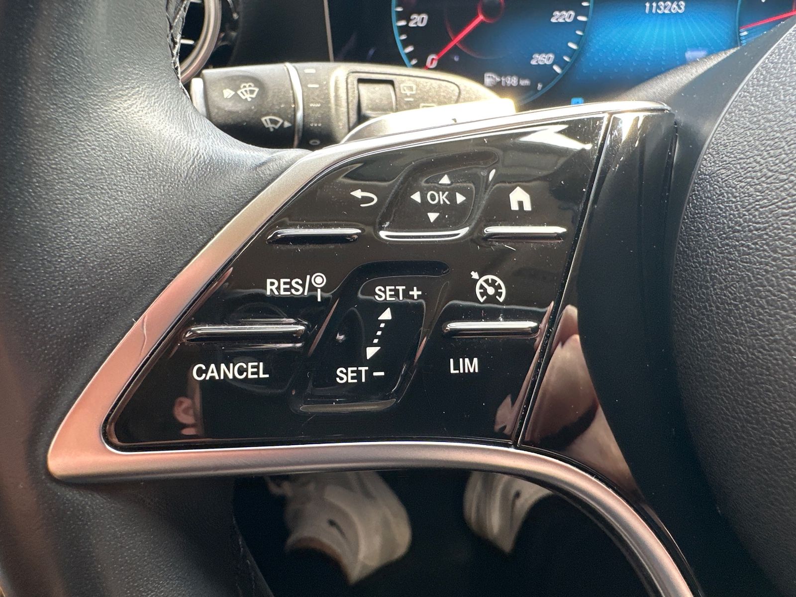 Fahrzeugabbildung Mercedes-Benz E 400d T 4Matic AMG-Line NAV+LED+360GRAD